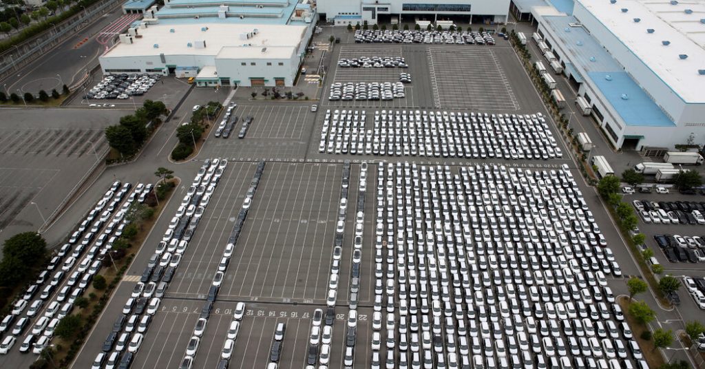 27Biz-AutoTariffs-Global-vthz-facebookJumbo.jpg